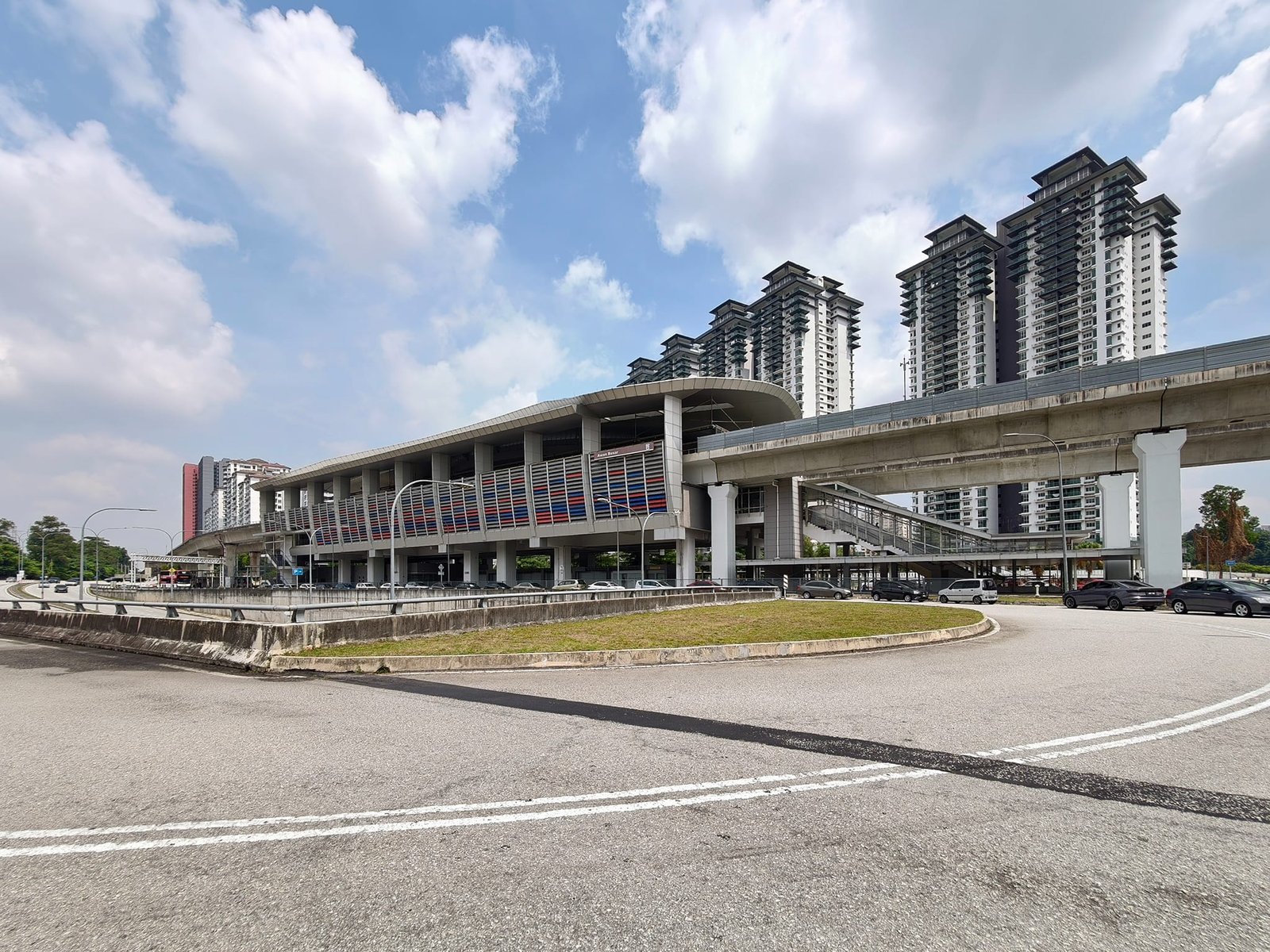 Awan Besar Lrt Station